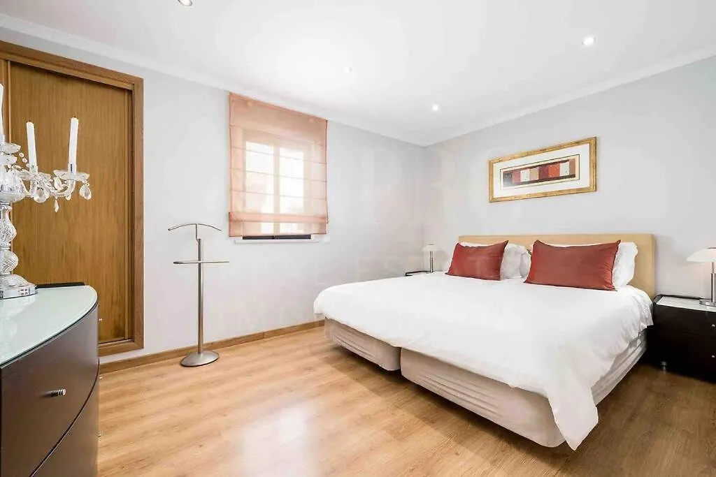Stunning 3 Bed Villa In Vale Do Lobo With Resort Membership 3 Mins From Beach And Golf Loule Apartment